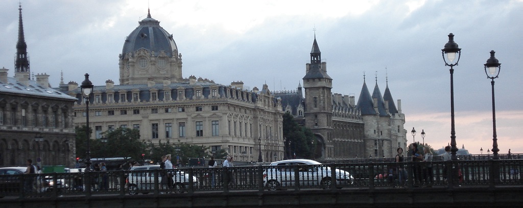 Photo of the Seine River flowing through Paris on a gloomy day.
