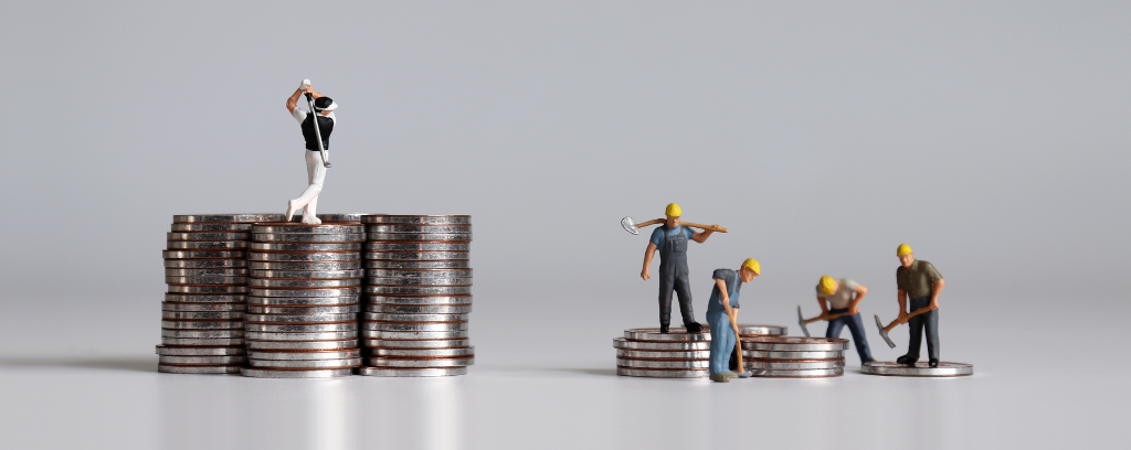 Photo of person golfing atop large stacks of money while group of workers does heavy manual labor on small stacks of money